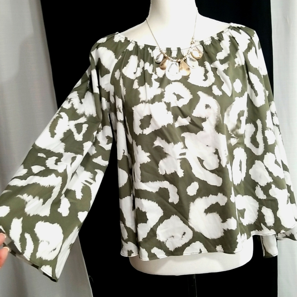 Elizabeth and James Boho Pattern Off Shoulder Top. S